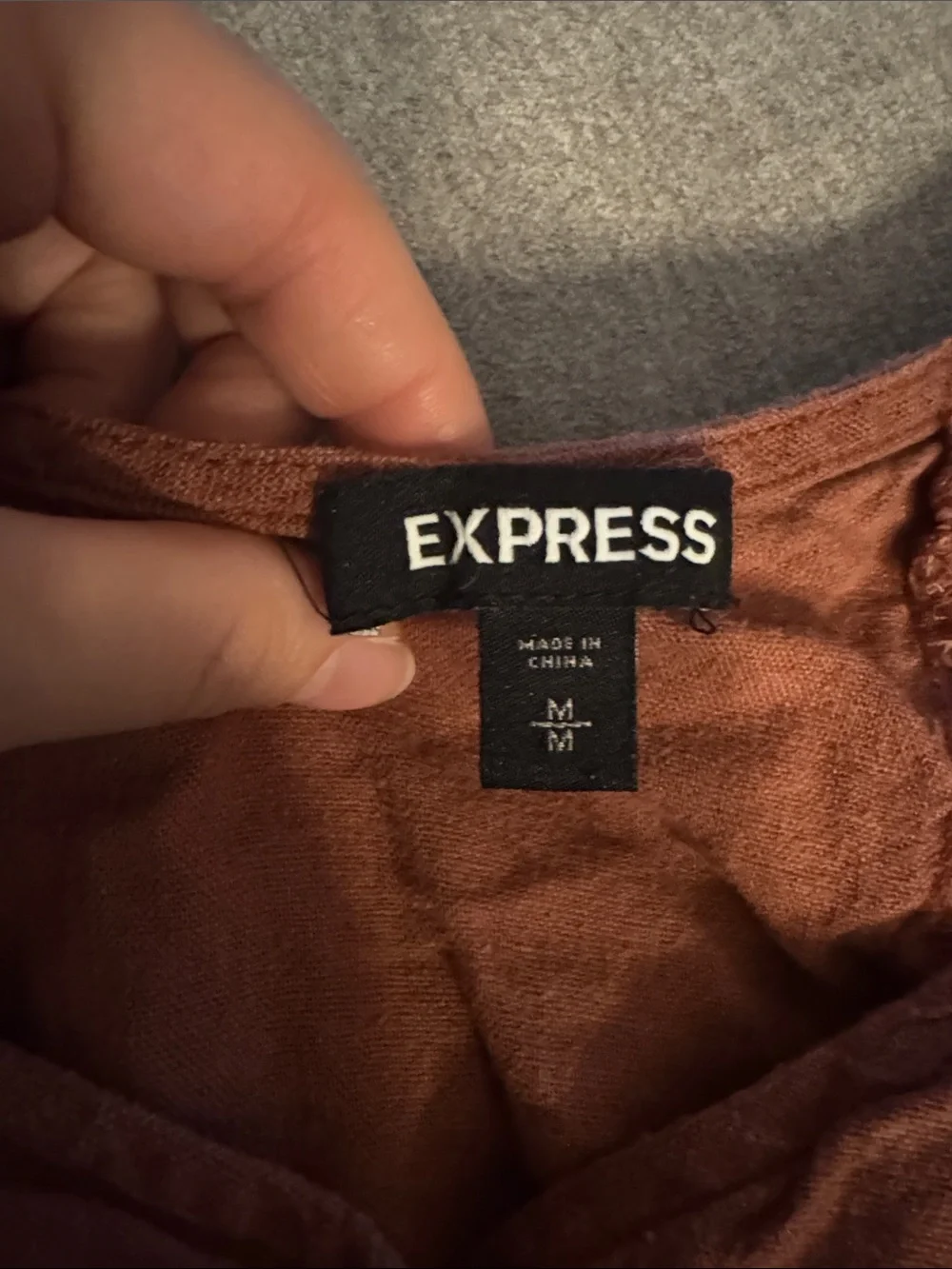 Express Rust Button-Front Off-Shoulder Crop Top - Picture 4 of 6